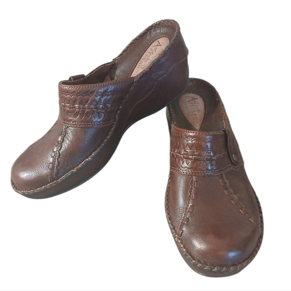Clarks Artisan Brown Leather Clogs Mules Women’s Size 7 - Picture 1 of 11